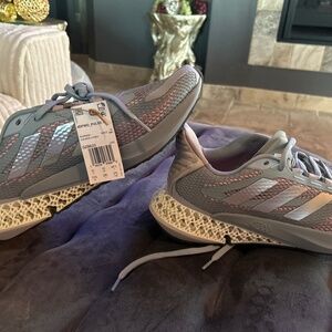 New 10.5 adidas men’s tennis shoes